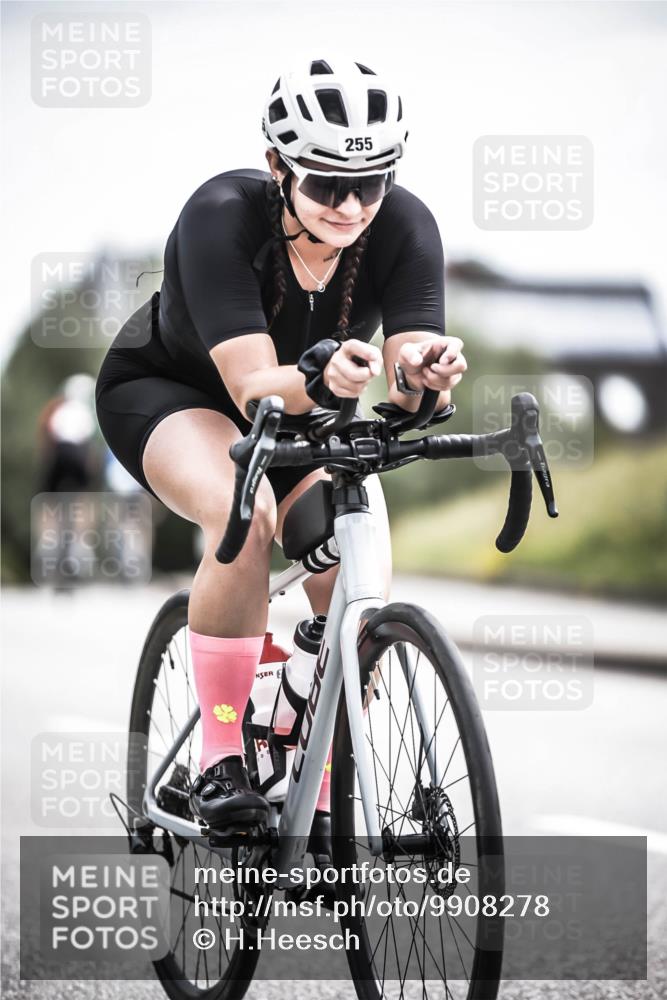 21.06.2026 - 29. Vierlanden-Triathlon H.Heesch http://msf.ph/oto/9908278 21.06.2026 11:45:03 Radfahren 255, 696 meine-sportfotos.de