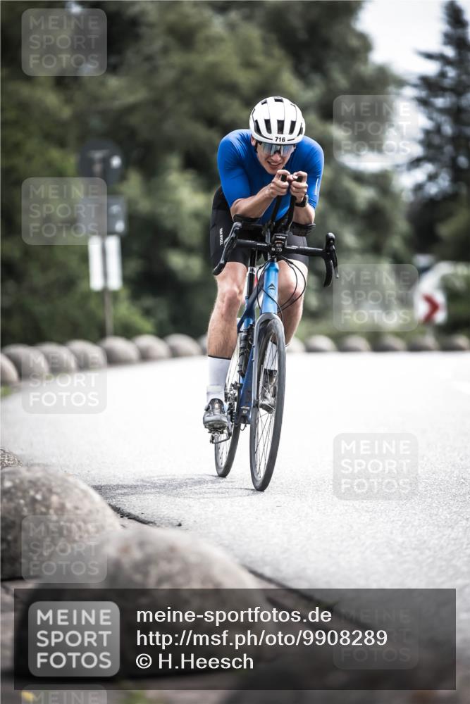 21.06.2026 - 29. Vierlanden-Triathlon H.Heesch http://msf.ph/oto/9908289 21.06.2026 11:45:05 Radfahren 255, 696 meine-sportfotos.de