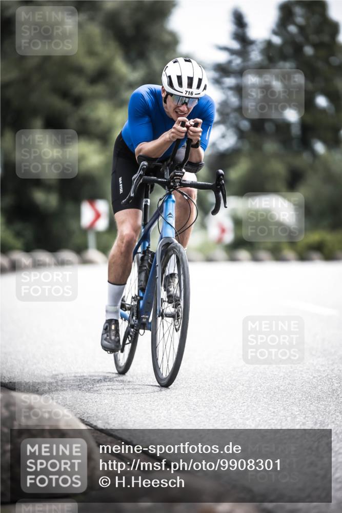 21.06.2026 - 29. Vierlanden-Triathlon H.Heesch http://msf.ph/oto/9908301 21.06.2026 11:45:05 Radfahren 255, 696 meine-sportfotos.de