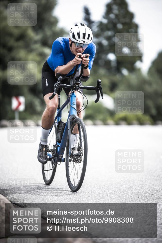 21.06.2026 - 29. Vierlanden-Triathlon H.Heesch http://msf.ph/oto/9908308 21.06.2026 11:45:05 Radfahren 255, 696 meine-sportfotos.de