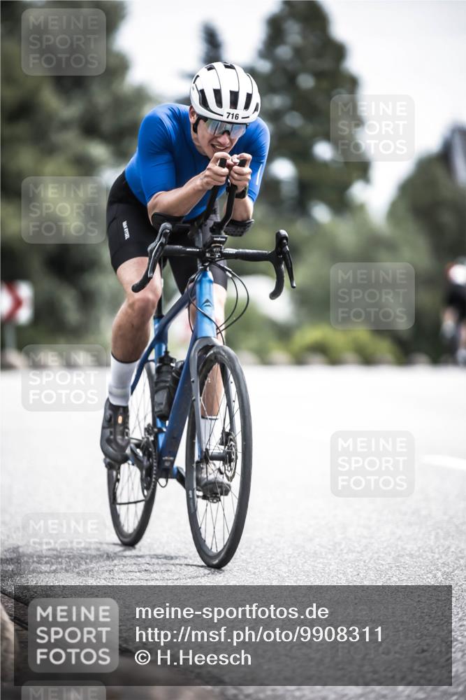 21.06.2026 - 29. Vierlanden-Triathlon H.Heesch http://msf.ph/oto/9908311 21.06.2026 11:45:05 Radfahren 255, 696 meine-sportfotos.de