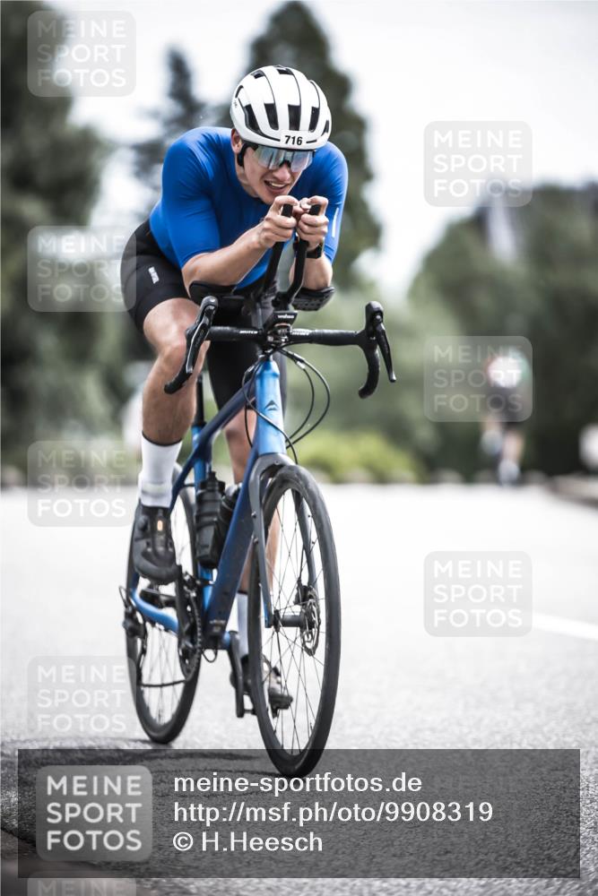 21.06.2026 - 29. Vierlanden-Triathlon H.Heesch http://msf.ph/oto/9908319 21.06.2026 11:45:05 Radfahren 255, 696 meine-sportfotos.de