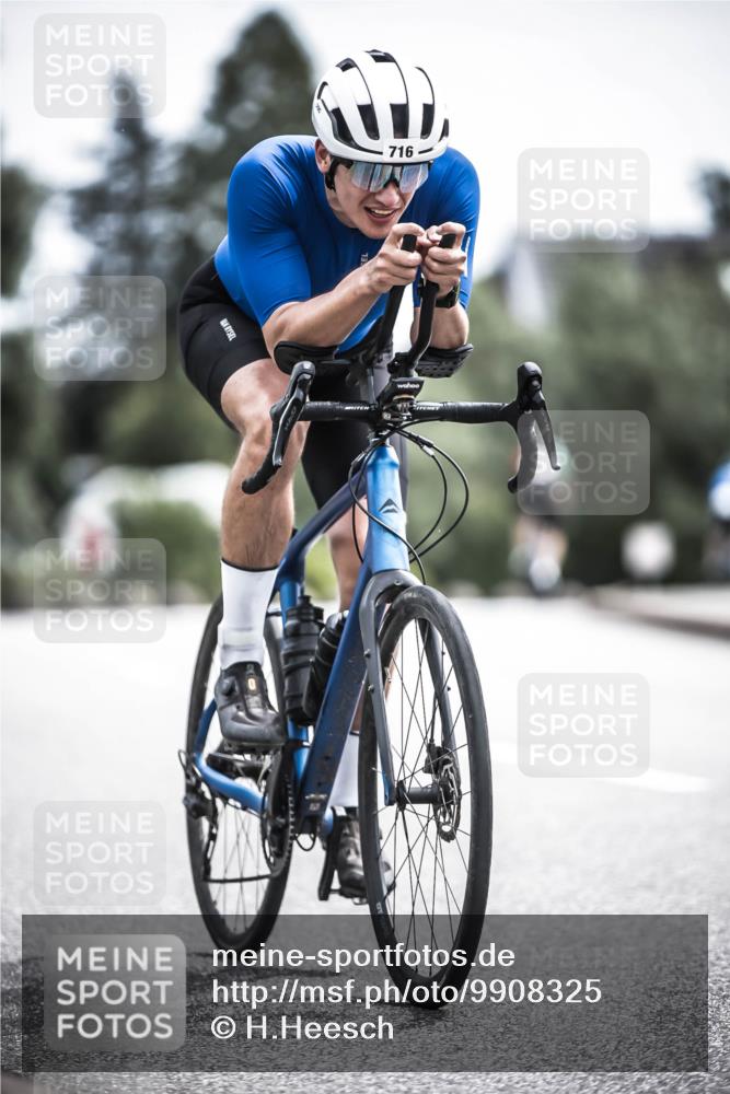 21.06.2026 - 29. Vierlanden-Triathlon H.Heesch http://msf.ph/oto/9908325 21.06.2026 11:45:05 Radfahren 255, 696 meine-sportfotos.de