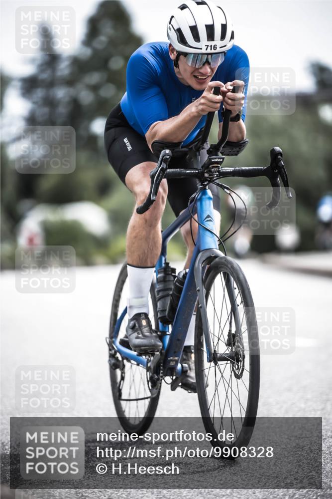 21.06.2026 - 29. Vierlanden-Triathlon H.Heesch http://msf.ph/oto/9908328 21.06.2026 11:45:05 Radfahren 255, 696 meine-sportfotos.de