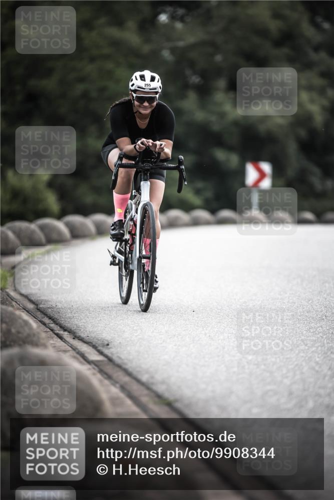 21.06.2026 - 29. Vierlanden-Triathlon H.Heesch http://msf.ph/oto/9908344 21.06.2026 09:25:08 Radfahren 25, 68, 255 meine-sportfotos.de
