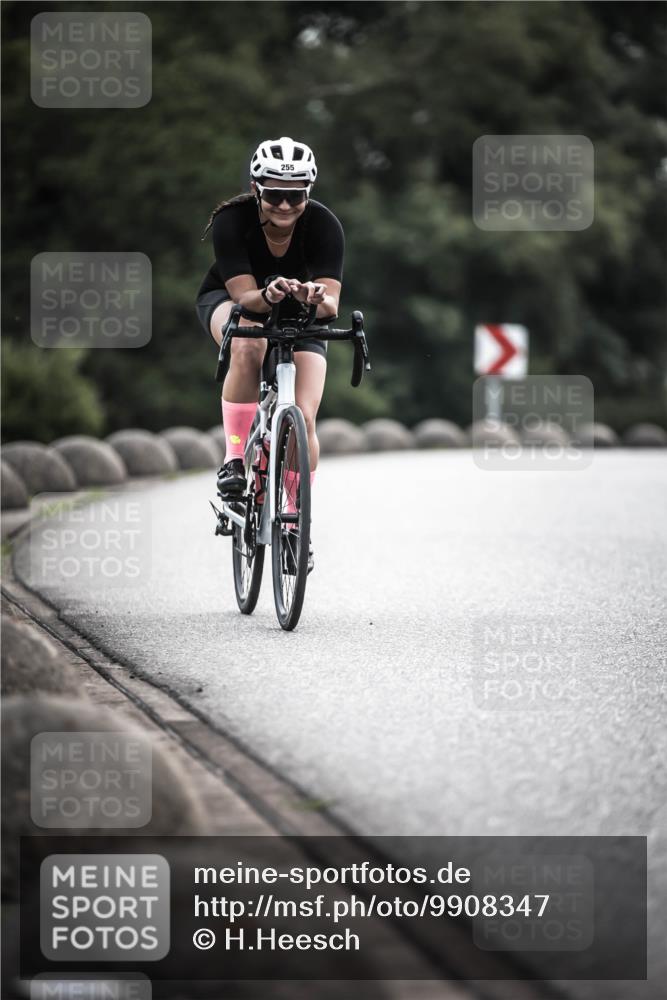 21.06.2026 - 29. Vierlanden-Triathlon H.Heesch http://msf.ph/oto/9908347 21.06.2026 09:25:08 Radfahren 25, 68, 255 meine-sportfotos.de