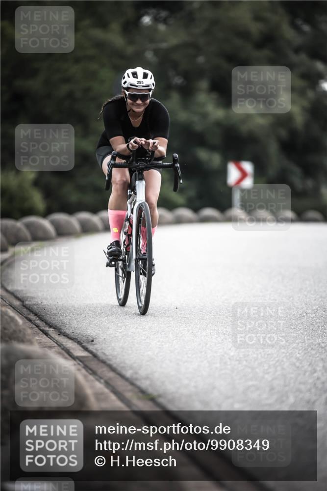 21.06.2026 - 29. Vierlanden-Triathlon H.Heesch http://msf.ph/oto/9908349 21.06.2026 09:25:08 Radfahren 25, 68, 255 meine-sportfotos.de