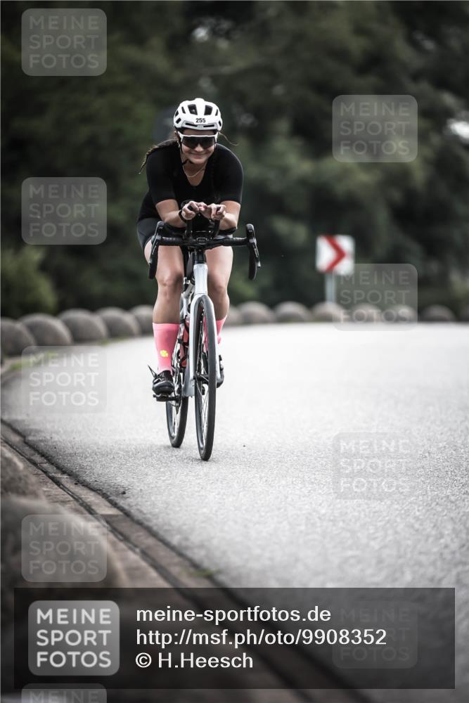 21.06.2026 - 29. Vierlanden-Triathlon H.Heesch http://msf.ph/oto/9908352 21.06.2026 09:25:08 Radfahren 25, 68, 255 meine-sportfotos.de