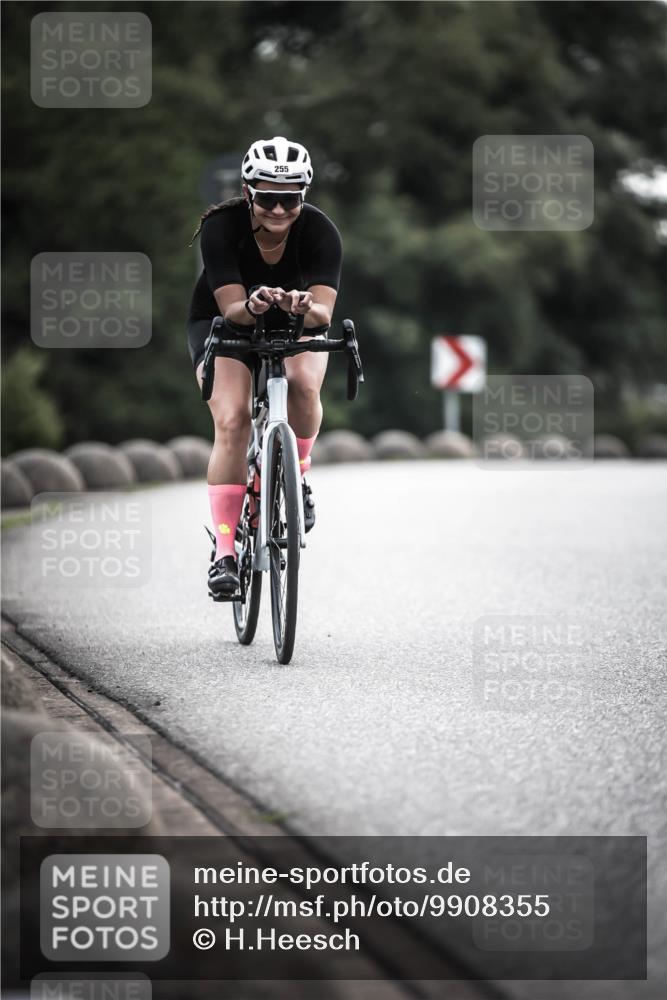 21.06.2026 - 29. Vierlanden-Triathlon H.Heesch http://msf.ph/oto/9908355 21.06.2026 09:25:08 Radfahren 25, 68, 255 meine-sportfotos.de