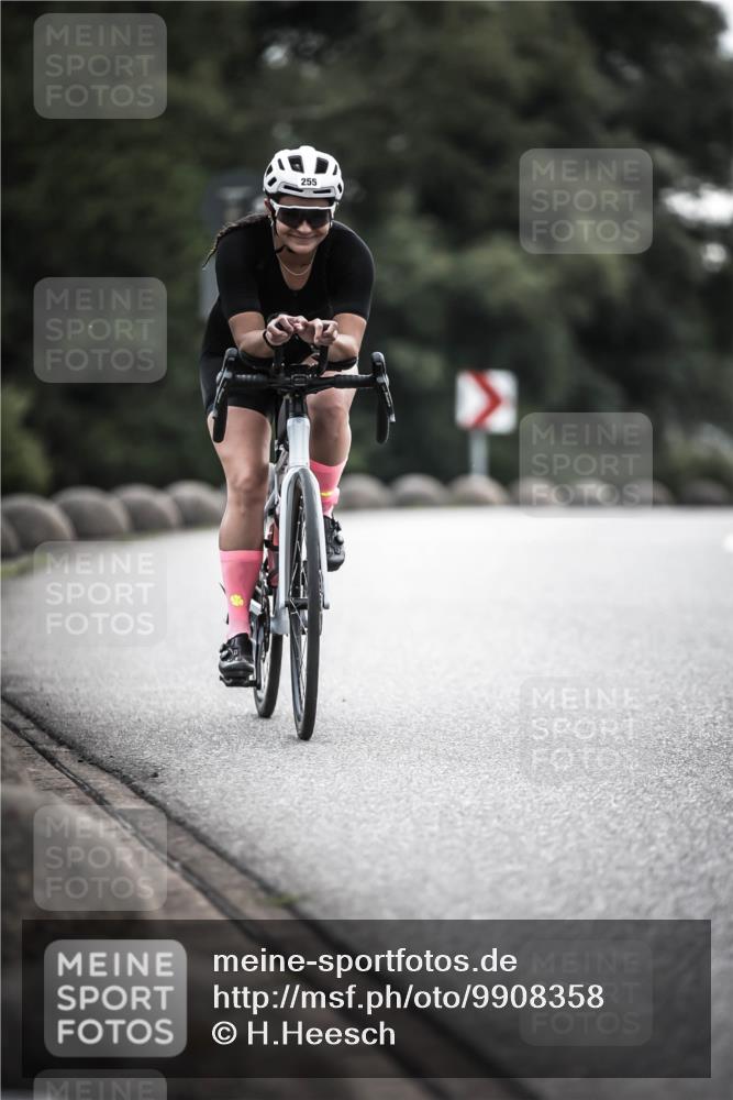 21.06.2026 - 29. Vierlanden-Triathlon H.Heesch http://msf.ph/oto/9908358 21.06.2026 09:25:08 Radfahren 25, 68, 255 meine-sportfotos.de