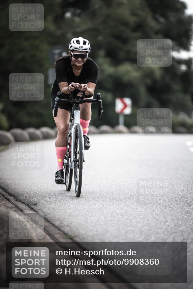 21.06.2026 - 29. Vierlanden-Triathlon H.Heesch http://msf.ph/oto/9908360 21.06.2026 09:25:08 Radfahren 25, 68, 255 meine-sportfotos.de