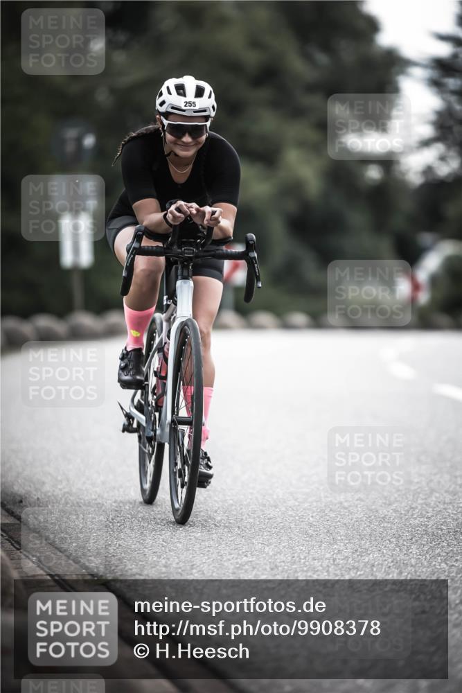 21.06.2026 - 29. Vierlanden-Triathlon H.Heesch http://msf.ph/oto/9908378 21.06.2026 09:25:09 Radfahren 25, 68, 255 meine-sportfotos.de