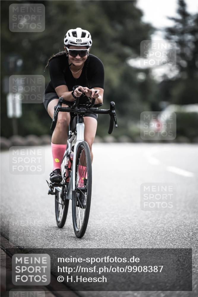 21.06.2026 - 29. Vierlanden-Triathlon H.Heesch http://msf.ph/oto/9908387 21.06.2026 09:25:09 Radfahren 25, 68, 255 meine-sportfotos.de