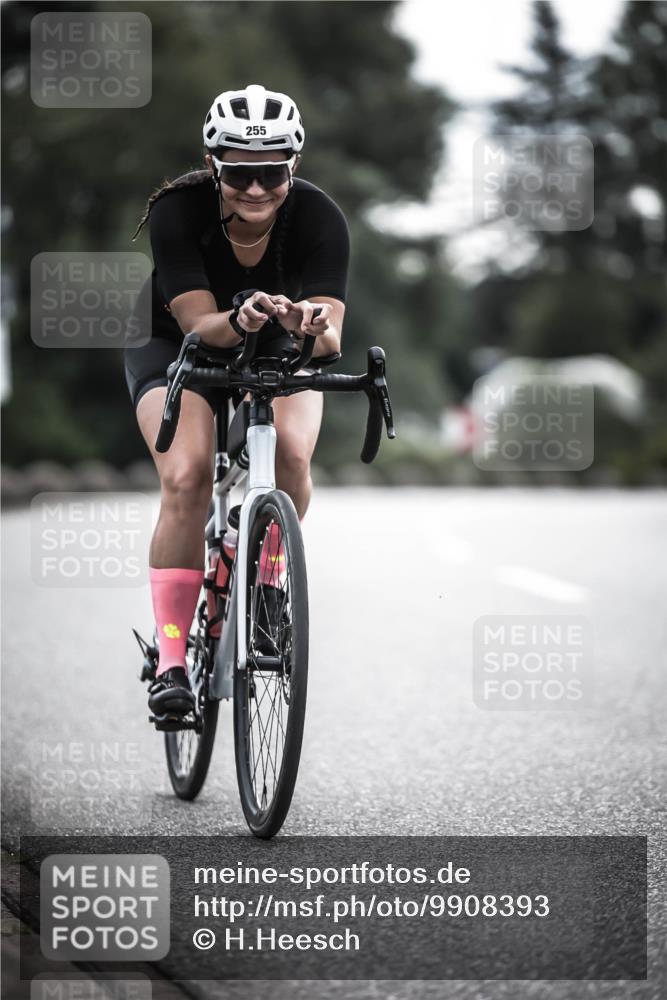 21.06.2026 - 29. Vierlanden-Triathlon H.Heesch http://msf.ph/oto/9908393 21.06.2026 09:25:09 Radfahren 25, 68, 255 meine-sportfotos.de