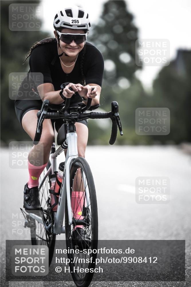 21.06.2026 - 29. Vierlanden-Triathlon H.Heesch http://msf.ph/oto/9908412 21.06.2026 09:25:09 Radfahren 25, 68, 255 meine-sportfotos.de