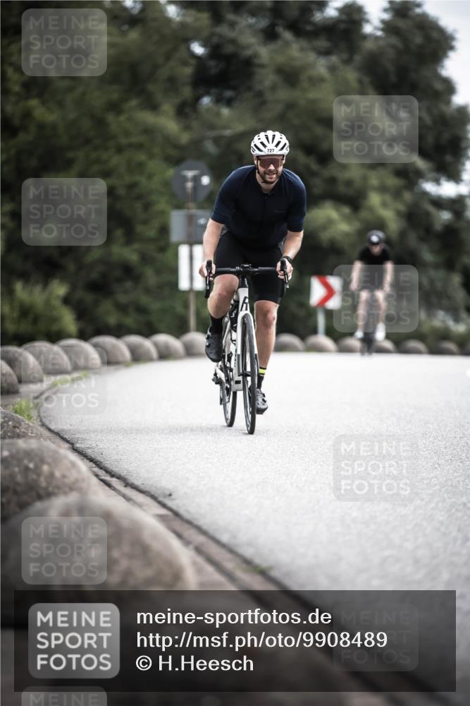 21.06.2026 - 29. Vierlanden-Triathlon H.Heesch http://msf.ph/oto/9908489 21.06.2026 11:51:46 Radfahren 20, 260, 633, 727, 876 meine-sportfotos.de