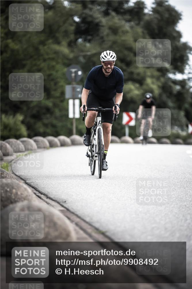 21.06.2026 - 29. Vierlanden-Triathlon H.Heesch http://msf.ph/oto/9908492 21.06.2026 11:51:46 Radfahren 20, 260, 633, 727, 876 meine-sportfotos.de