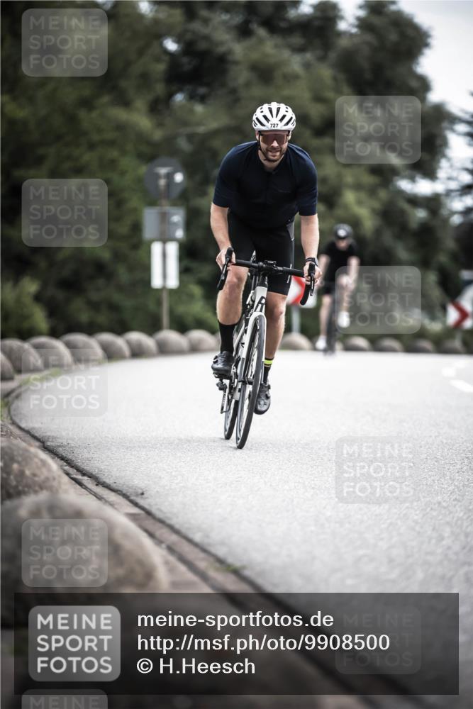 21.06.2026 - 29. Vierlanden-Triathlon H.Heesch http://msf.ph/oto/9908500 21.06.2026 11:51:47 Radfahren 20, 260, 633, 727, 876 meine-sportfotos.de