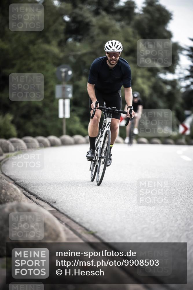 21.06.2026 - 29. Vierlanden-Triathlon H.Heesch http://msf.ph/oto/9908503 21.06.2026 11:51:47 Radfahren 20, 260, 633, 727, 876 meine-sportfotos.de