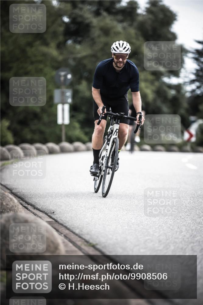 21.06.2026 - 29. Vierlanden-Triathlon H.Heesch http://msf.ph/oto/9908506 21.06.2026 11:51:47 Radfahren 20, 260, 633, 727, 876 meine-sportfotos.de