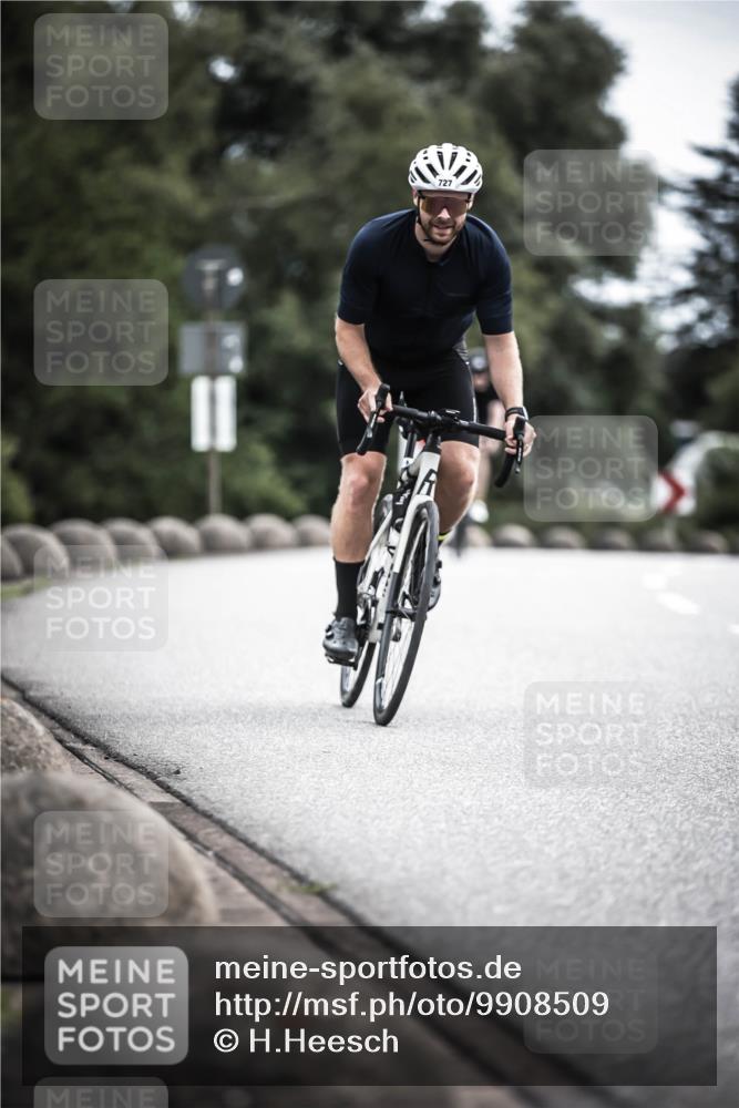 21.06.2026 - 29. Vierlanden-Triathlon H.Heesch http://msf.ph/oto/9908509 21.06.2026 11:51:47 Radfahren 20, 260, 633, 727, 876 meine-sportfotos.de