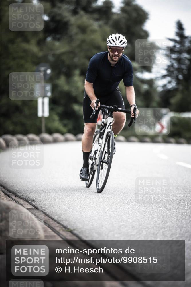 21.06.2026 - 29. Vierlanden-Triathlon H.Heesch http://msf.ph/oto/9908515 21.06.2026 11:51:47 Radfahren 20, 260, 633, 727, 876 meine-sportfotos.de