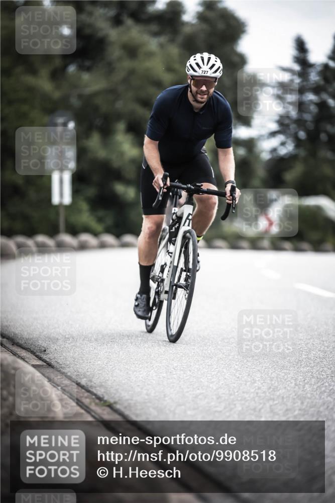 21.06.2026 - 29. Vierlanden-Triathlon H.Heesch http://msf.ph/oto/9908518 21.06.2026 11:51:47 Radfahren 20, 260, 633, 727, 876 meine-sportfotos.de