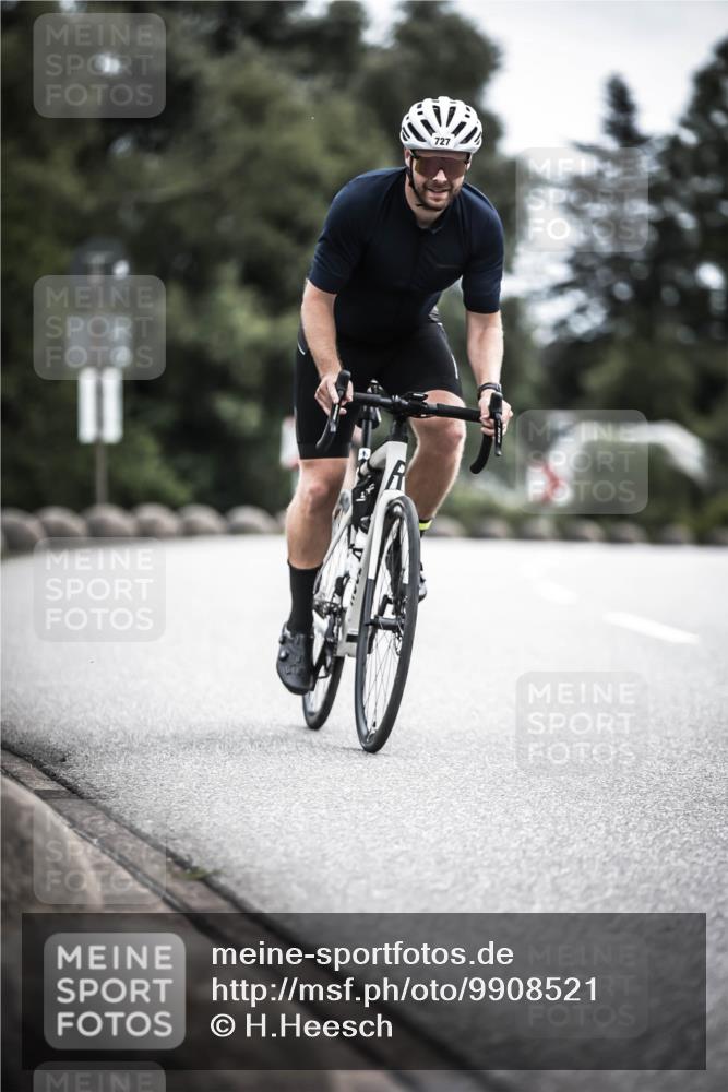 21.06.2026 - 29. Vierlanden-Triathlon H.Heesch http://msf.ph/oto/9908521 21.06.2026 11:51:47 Radfahren 20, 260, 633, 727, 876 meine-sportfotos.de