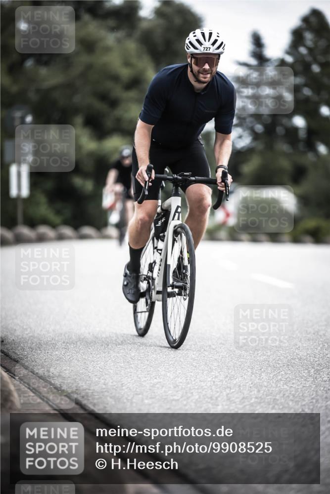 21.06.2026 - 29. Vierlanden-Triathlon H.Heesch http://msf.ph/oto/9908525 21.06.2026 11:51:47 Radfahren 20, 260, 633, 727, 876 meine-sportfotos.de