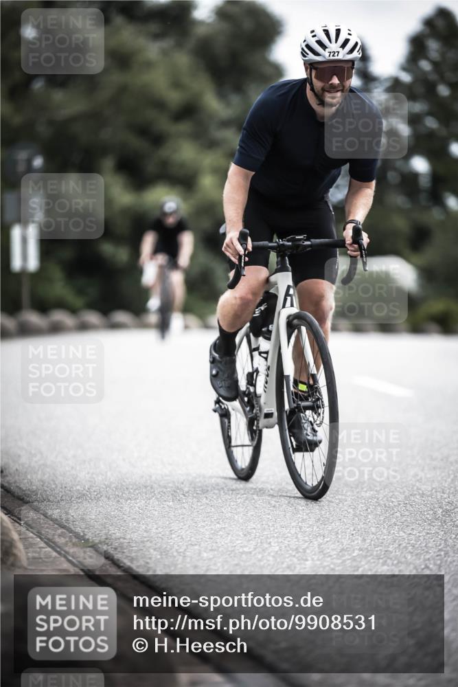 21.06.2026 - 29. Vierlanden-Triathlon H.Heesch http://msf.ph/oto/9908531 21.06.2026 11:51:47 Radfahren 20, 260, 633, 727, 876 meine-sportfotos.de