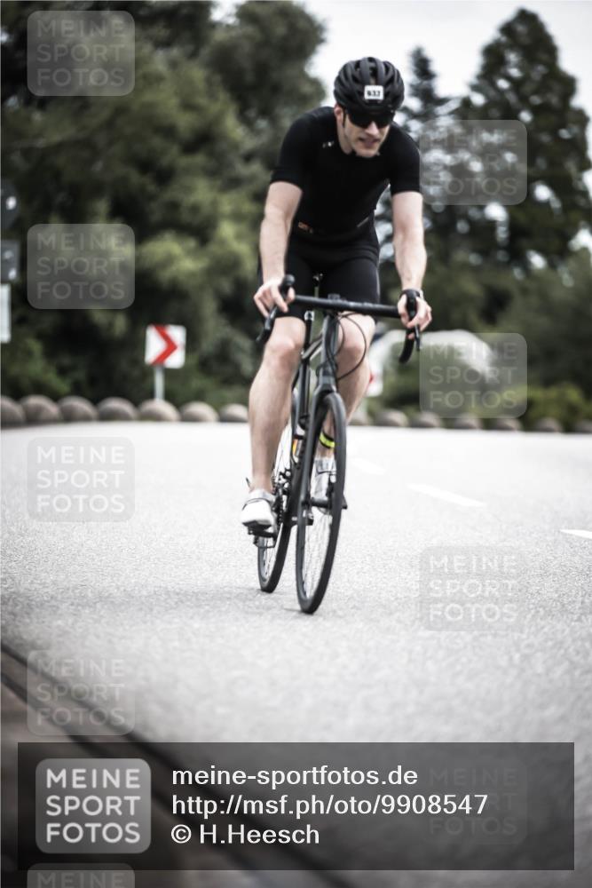 21.06.2026 - 29. Vierlanden-Triathlon H.Heesch http://msf.ph/oto/9908547 21.06.2026 11:51:50 Radfahren 20, 92, 260, 633, 727, 876 meine-sportfotos.de
