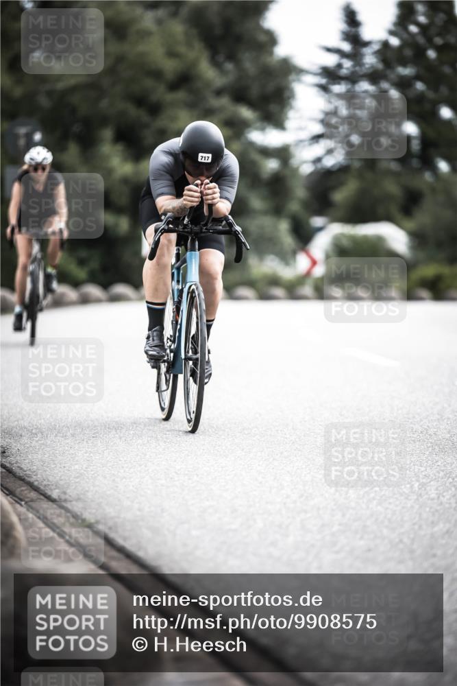 21.06.2026 - 29. Vierlanden-Triathlon H.Heesch http://msf.ph/oto/9908575 21.06.2026 11:52:01 Radfahren 92, 249, 717, 755 meine-sportfotos.de