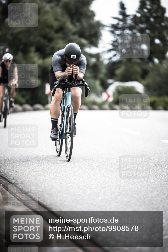 21.06.2026 - 29. Vierlanden-Triathlon H.Heesch http://msf.ph/oto/9908578 21.06.2026 11:52:01 Radfahren 92, 249, 717, 755 meine-sportfotos.de