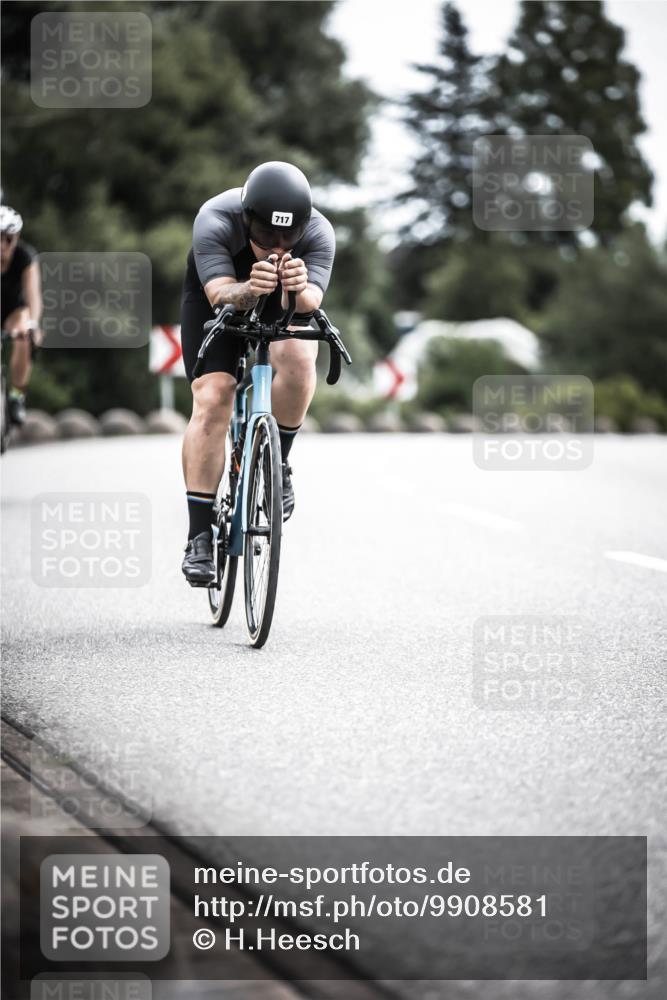 21.06.2026 - 29. Vierlanden-Triathlon H.Heesch http://msf.ph/oto/9908581 21.06.2026 11:52:01 Radfahren 92, 249, 717, 755 meine-sportfotos.de