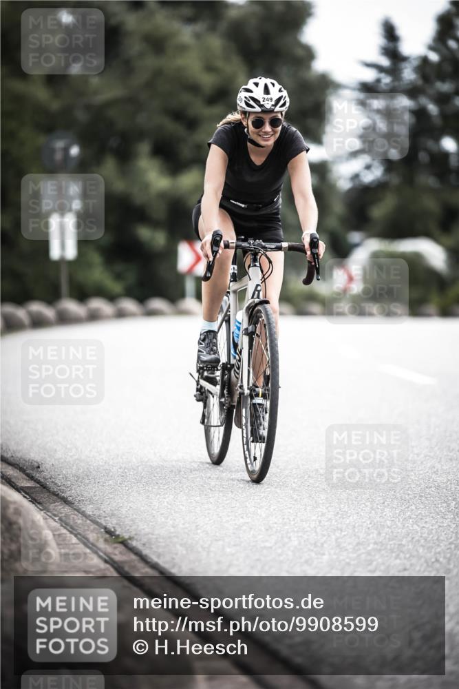 21.06.2026 - 29. Vierlanden-Triathlon H.Heesch http://msf.ph/oto/9908599 21.06.2026 11:52:02 Radfahren 249, 717, 755 meine-sportfotos.de