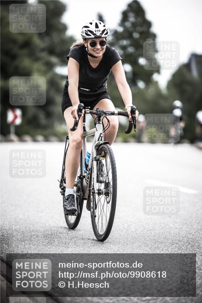 21.06.2026 - 29. Vierlanden-Triathlon H.Heesch http://msf.ph/oto/9908618 21.06.2026 11:52:03 Radfahren 249, 717, 755 meine-sportfotos.de