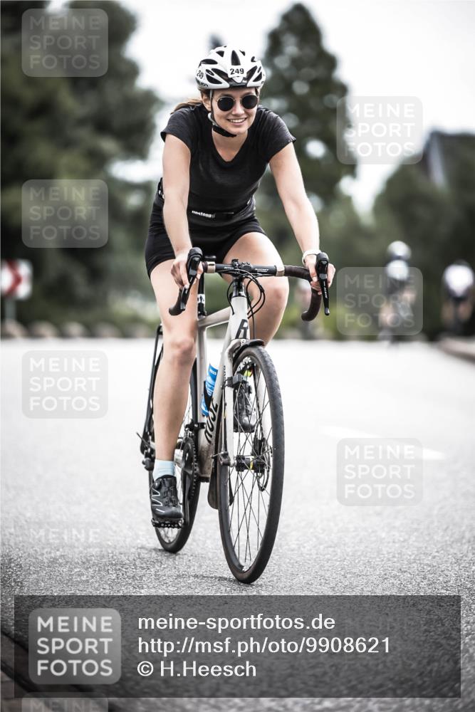 21.06.2026 - 29. Vierlanden-Triathlon H.Heesch http://msf.ph/oto/9908621 21.06.2026 11:52:03 Radfahren 249, 717, 755 meine-sportfotos.de