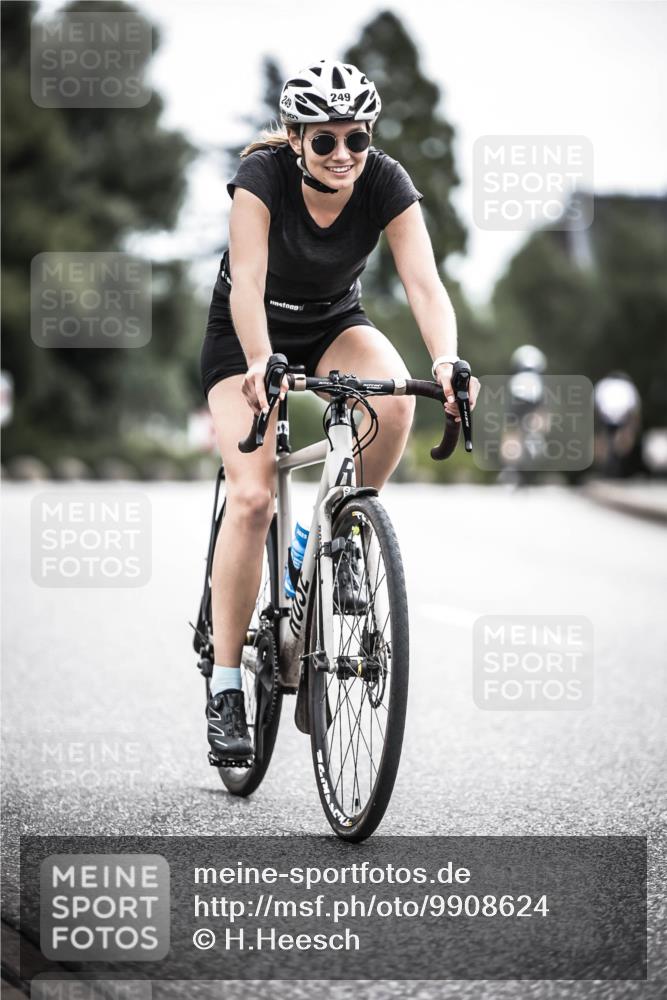 21.06.2026 - 29. Vierlanden-Triathlon H.Heesch http://msf.ph/oto/9908624 21.06.2026 11:52:03 Radfahren 249, 717, 755 meine-sportfotos.de