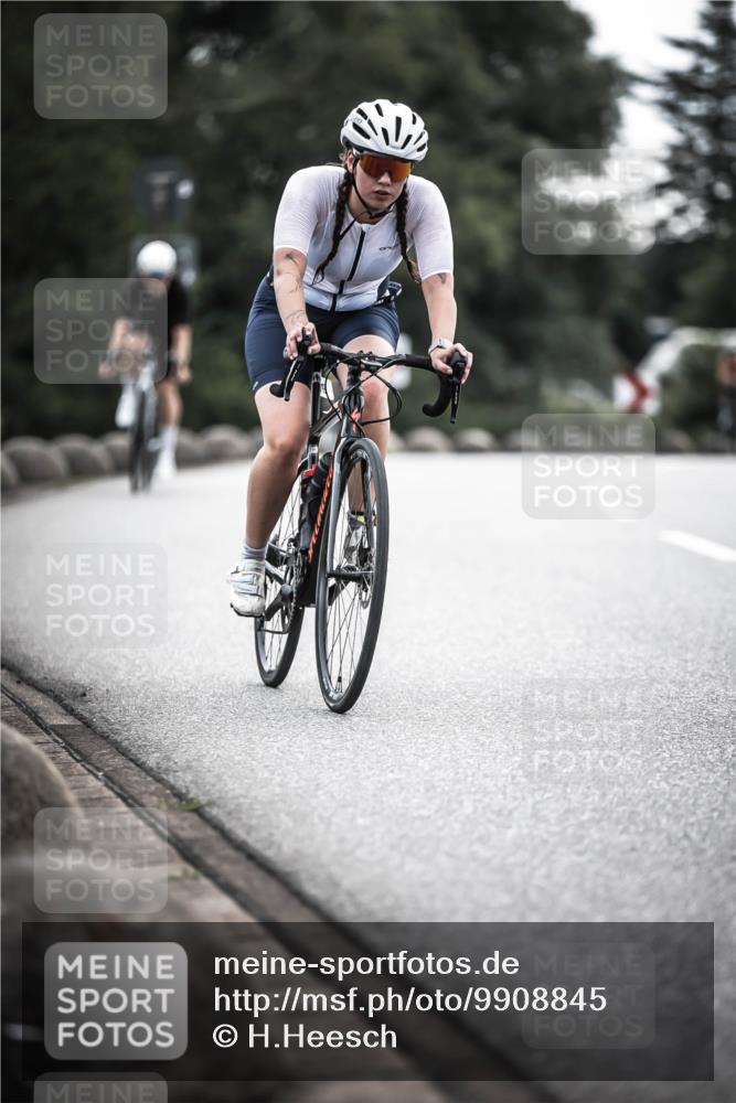 21.06.2026 - 29. Vierlanden-Triathlon H.Heesch http://msf.ph/oto/9908845 21.06.2026 09:26:21 Radfahren 55, 78, 106, 269 meine-sportfotos.de
