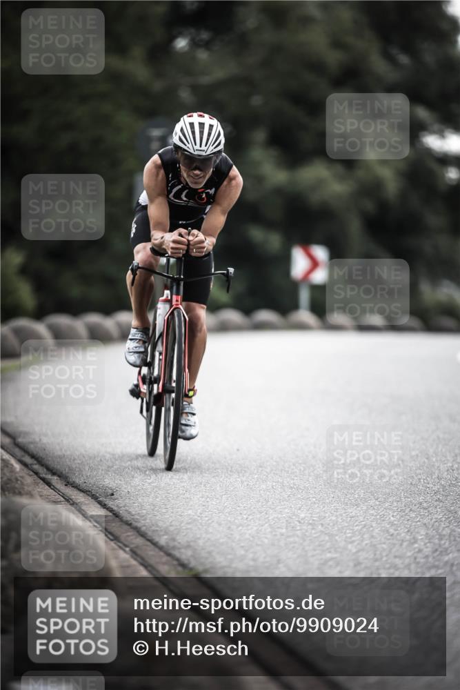 21.06.2026 - 29. Vierlanden-Triathlon H.Heesch http://msf.ph/oto/9909024 21.06.2026 09:27:09 Radfahren 27, 84, 169, 198 meine-sportfotos.de