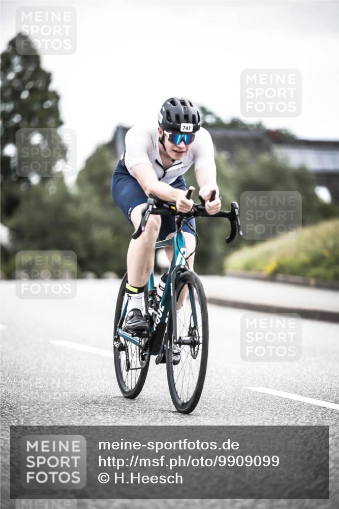 21.06.2026 - 29. Vierlanden-Triathlon H.Heesch http://msf.ph/oto/9909099 21.06.2026 11:53:21 Radfahren 265, 707, 747, 772 meine-sportfotos.de