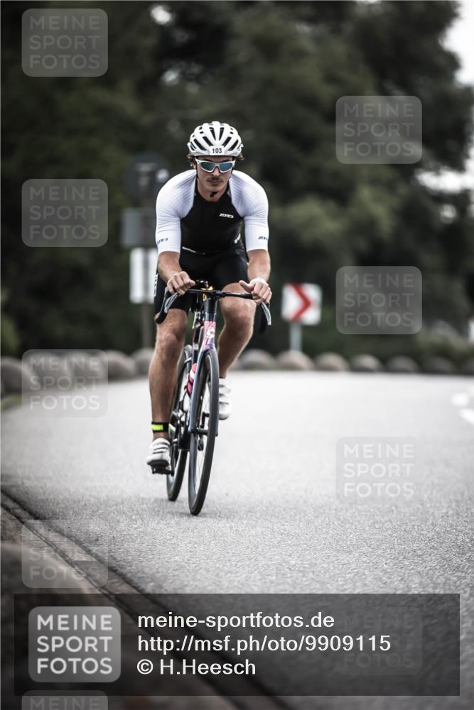 21.06.2026 - 29. Vierlanden-Triathlon H.Heesch http://msf.ph/oto/9909115 21.06.2026 09:27:23 Radfahren 56, 69, 86, 103, 130, 139, 157 meine-sportfotos.de