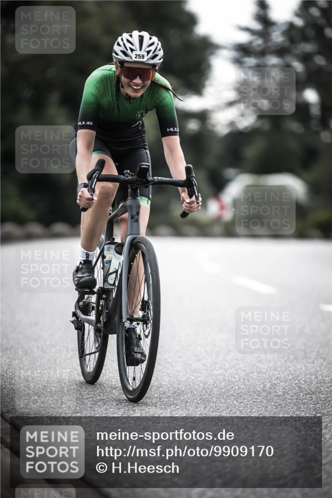21.06.2026 - 29. Vierlanden-Triathlon H.Heesch http://msf.ph/oto/9909170 21.06.2026 09:27:44 Radfahren 135, 243, 259 meine-sportfotos.de