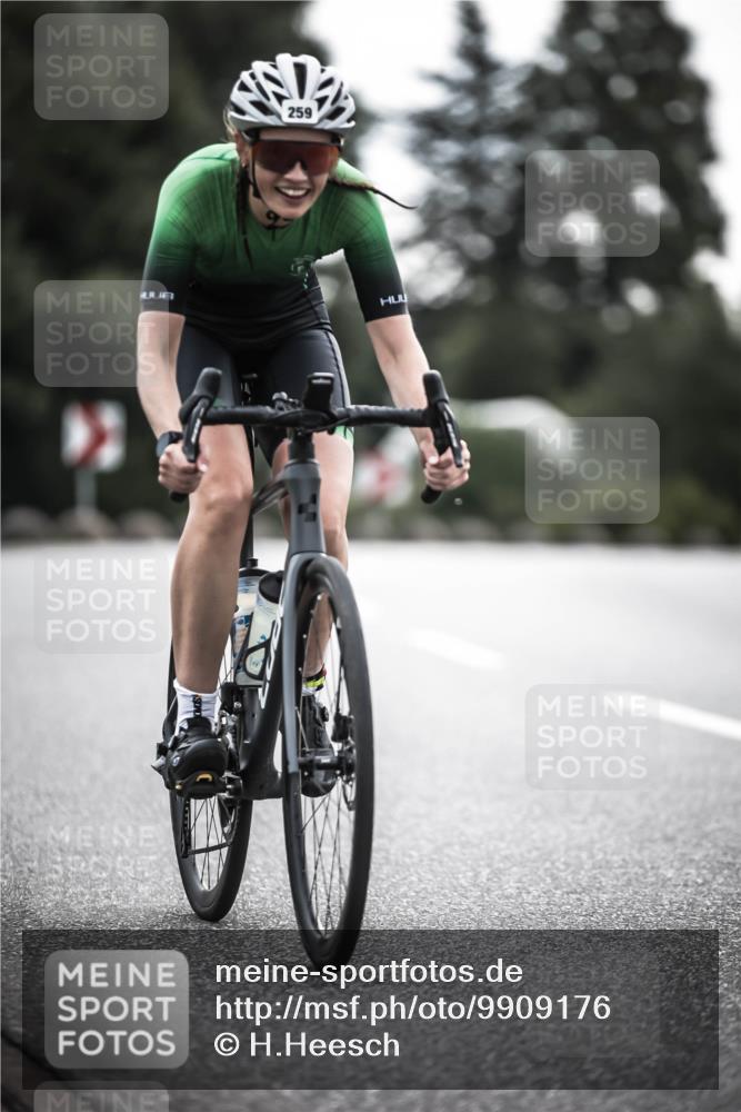 21.06.2026 - 29. Vierlanden-Triathlon H.Heesch http://msf.ph/oto/9909176 21.06.2026 09:27:44 Radfahren 135, 243, 259 meine-sportfotos.de