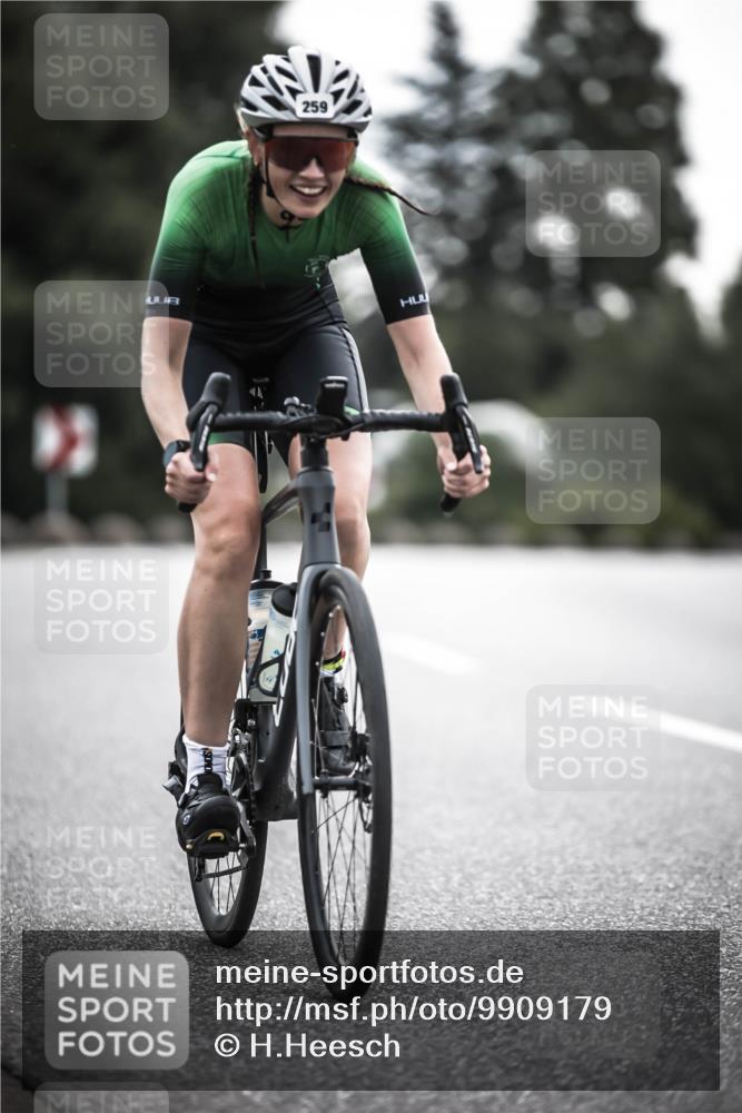 21.06.2026 - 29. Vierlanden-Triathlon H.Heesch http://msf.ph/oto/9909179 21.06.2026 09:27:44 Radfahren 135, 243, 259 meine-sportfotos.de