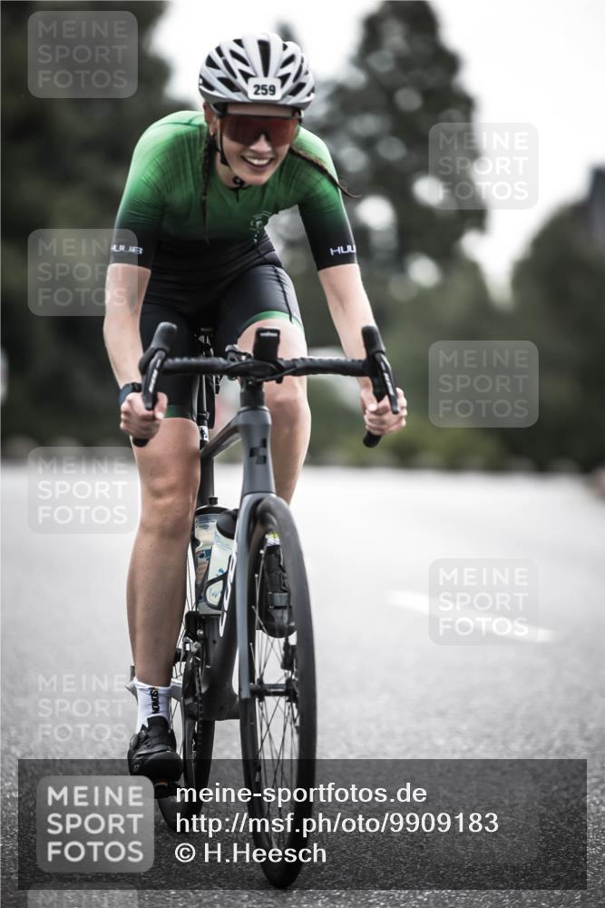 21.06.2026 - 29. Vierlanden-Triathlon H.Heesch http://msf.ph/oto/9909183 21.06.2026 09:27:44 Radfahren 135, 243, 259 meine-sportfotos.de