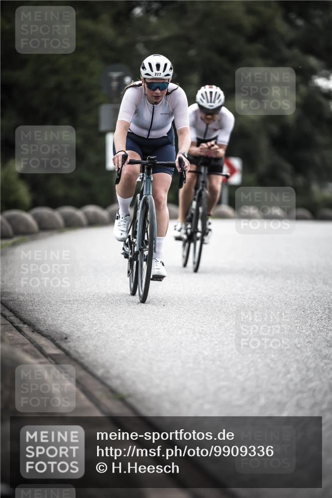21.06.2026 - 29. Vierlanden-Triathlon H.Heesch http://msf.ph/oto/9909336 21.06.2026 09:28:21 Radfahren 4, 151, 154, 277 meine-sportfotos.de