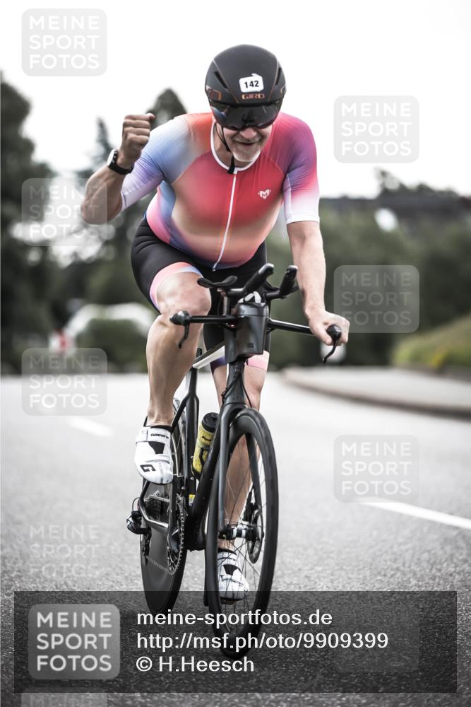 21.06.2026 - 29. Vierlanden-Triathlon H.Heesch http://msf.ph/oto/9909399 21.06.2026 09:29:14 Radfahren 5, 142, 181, 195 meine-sportfotos.de