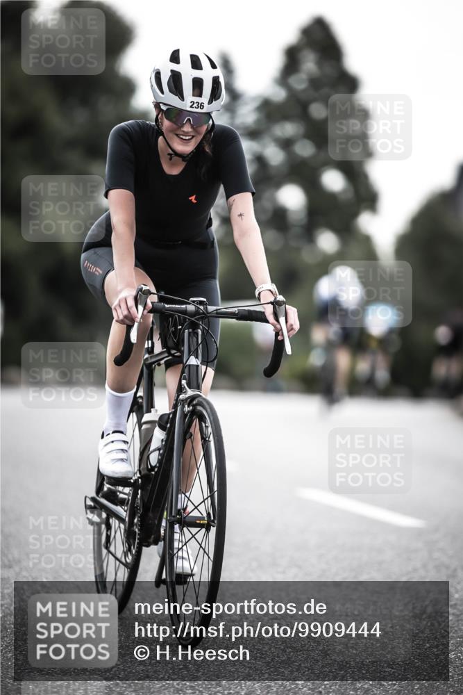 21.06.2026 - 29. Vierlanden-Triathlon H.Heesch http://msf.ph/oto/9909444 21.06.2026 09:29:24 Radfahren 141, 156, 236 meine-sportfotos.de
