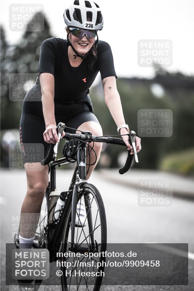 21.06.2026 - 29. Vierlanden-Triathlon H.Heesch http://msf.ph/oto/9909458 21.06.2026 09:29:24 Radfahren 141, 156, 236 meine-sportfotos.de